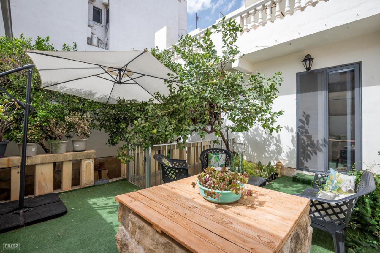 Close To Airport, Double Bedroom, Sofa-Bed, Private Bathroom For Adults And Children Aged 10 And Over Only Gudja Exterior foto